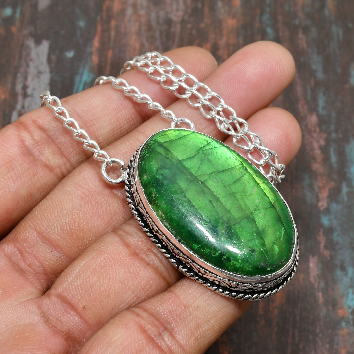 Emerald Glow – Sterling Silver Pendant