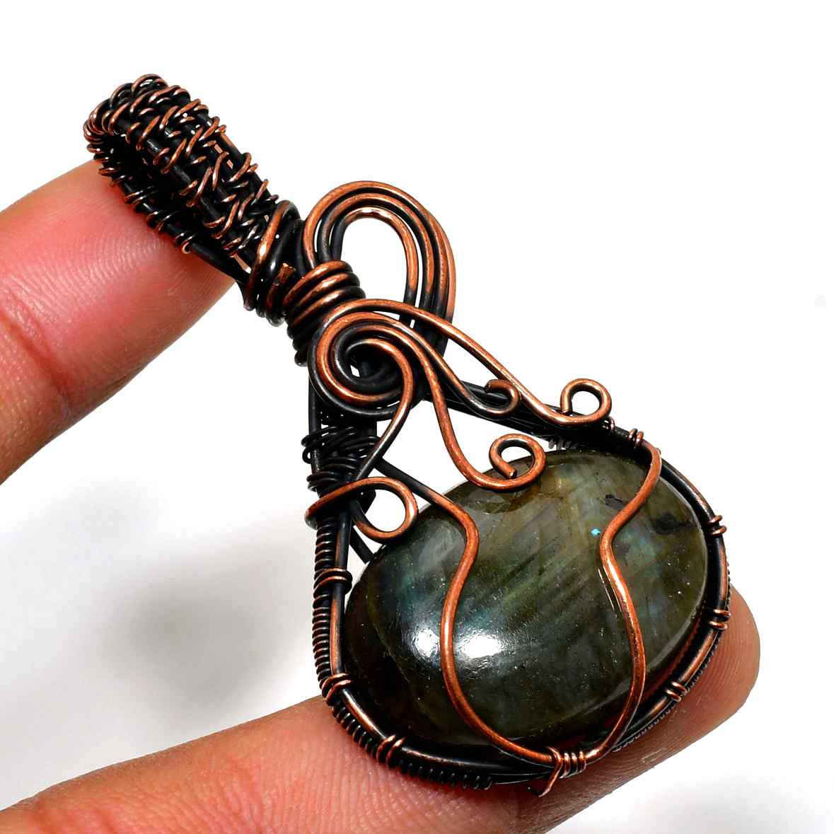 Aurora’s Embrace – Labradorite Copper Pendant
