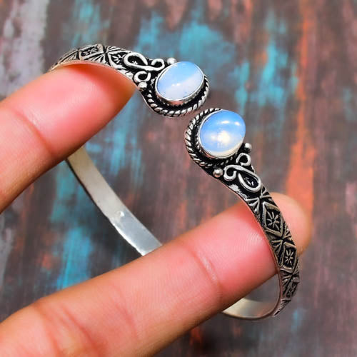 Luna’s Embrace – Moonstone Silver Cuff