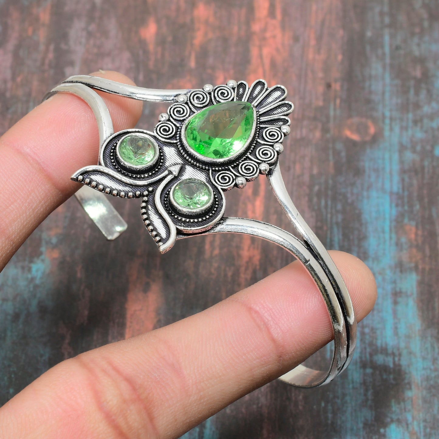 Sylvan Owl – Green Gemstone Silver Cuff