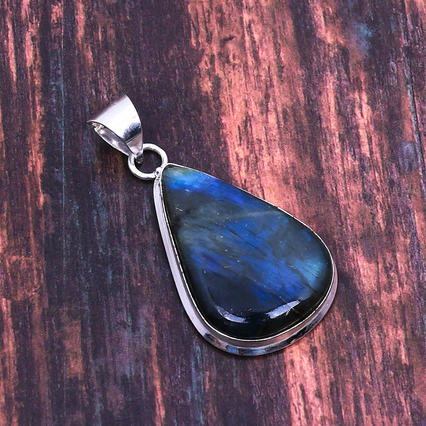 Aurora’s Shimmer – Sterling Silver Labradorite Pendant