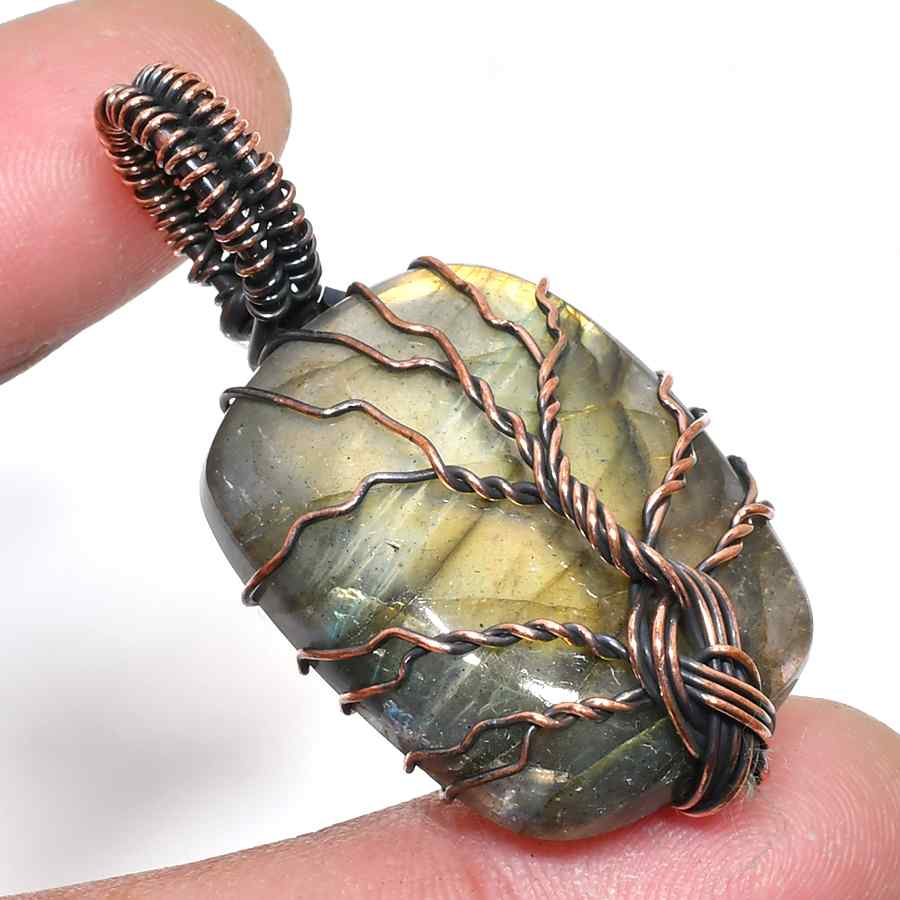 Selene’s Embrace – Labradorite Copper Pendant