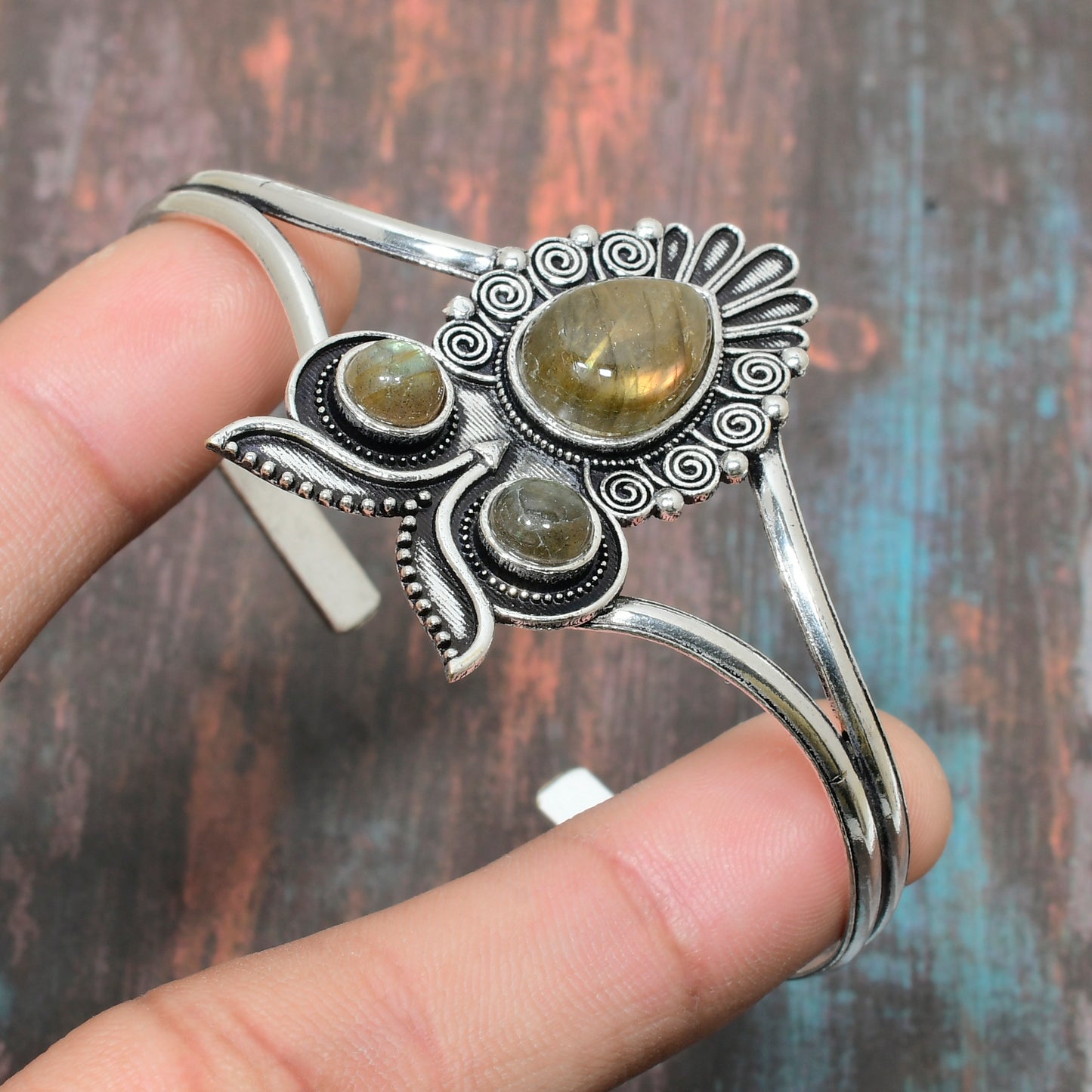 Starlight Blossom – Sterling Silver Labradorite Cuff