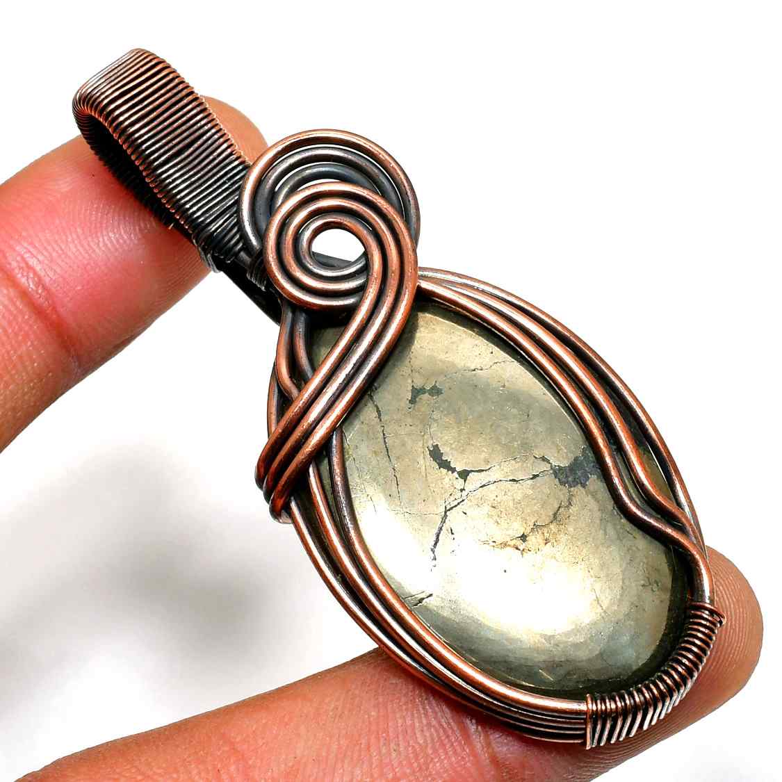 Selene’s Glow – Copper-Wrapped Labradorite Pendant