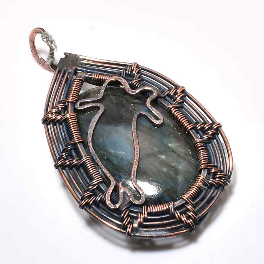 Selene’s Shield – Labradorite Copper Pendant
