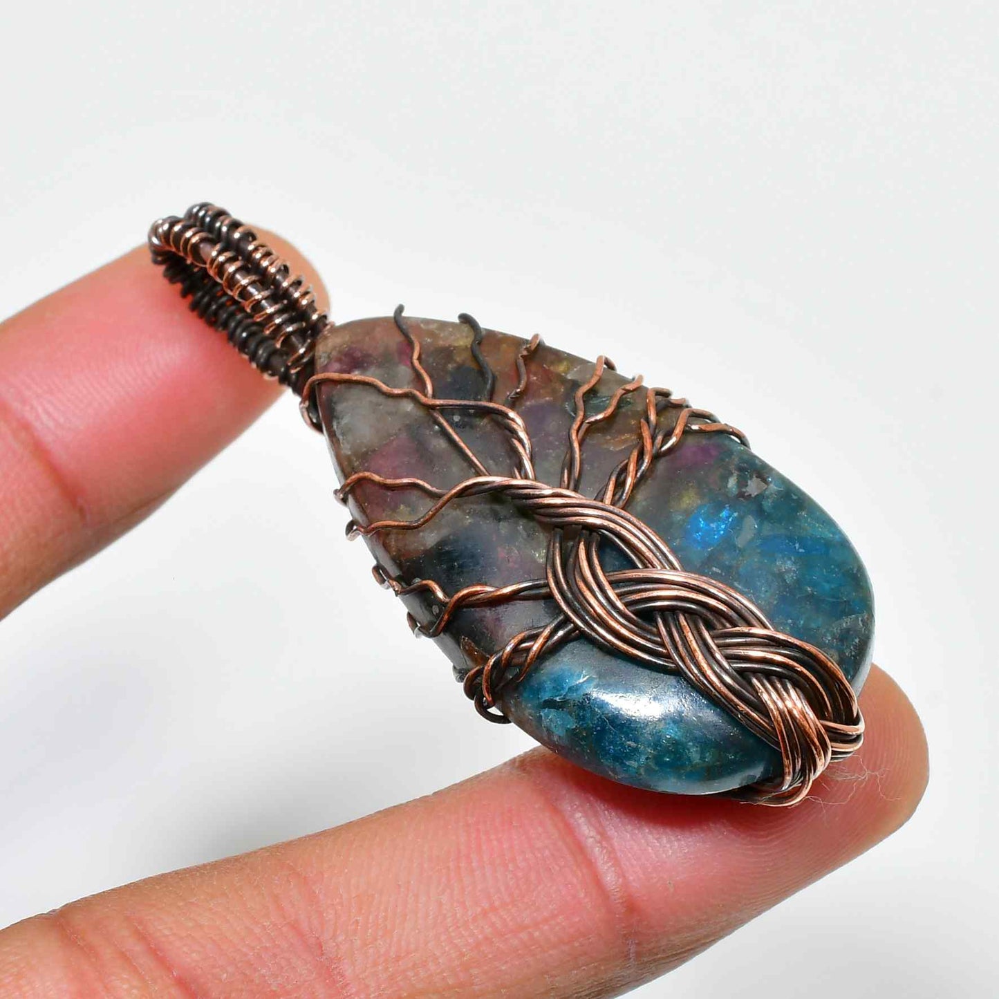 Serenity’s Embrace – Amethyst Copper Pendant