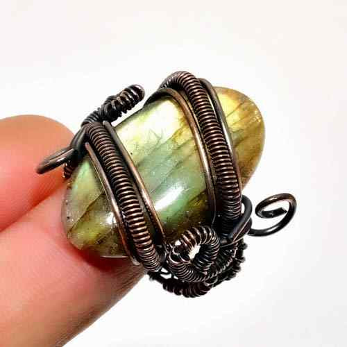 Mystic Aura – Labradorite Copper Pendant