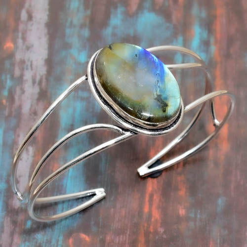 Aurora’s Embrace – Labradorite Sterling Cuff