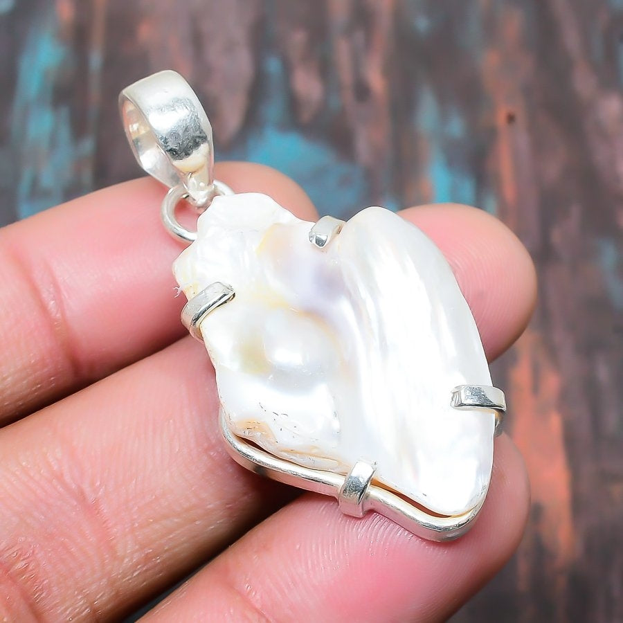 Pearl Embrace – Sterling Silver Serenity Pendant