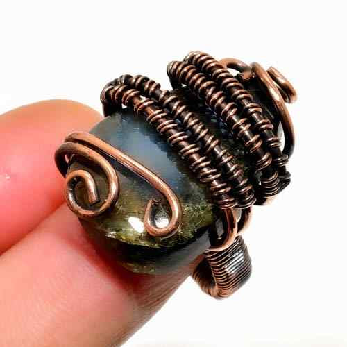 Selene’s Veil – Labradorite Copper Ring