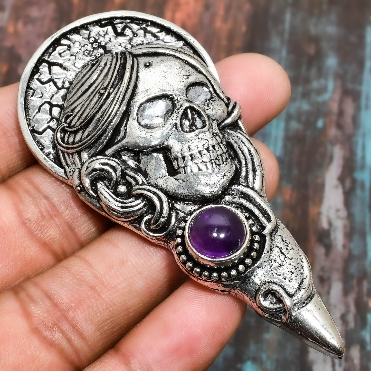 Enigma Skull – Amethyst Silver-Tone Pendant