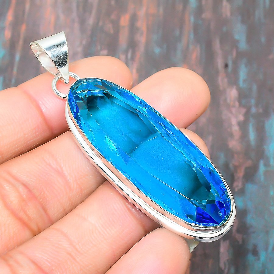 Ocean’s Embrace – Teal Gemstone Silver Pendant