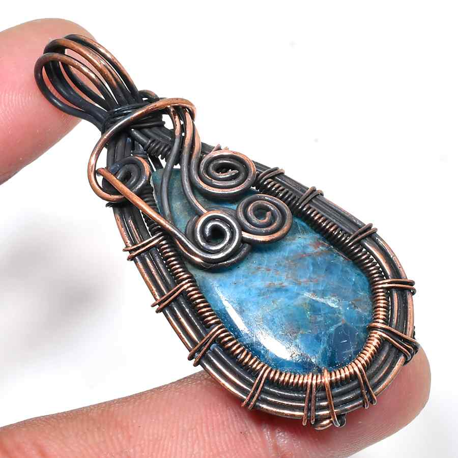 Ocean Whisper – Aquamarine Copper Pendant