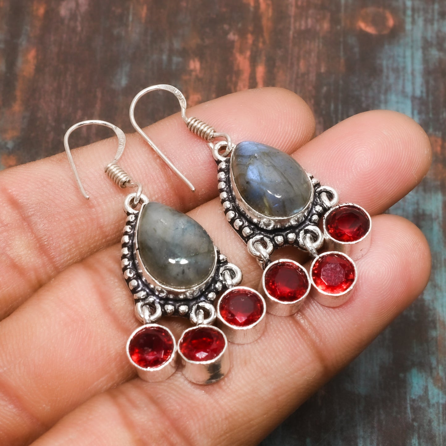 Mystic Ember – Labradorite & Garnet Silver Earrings