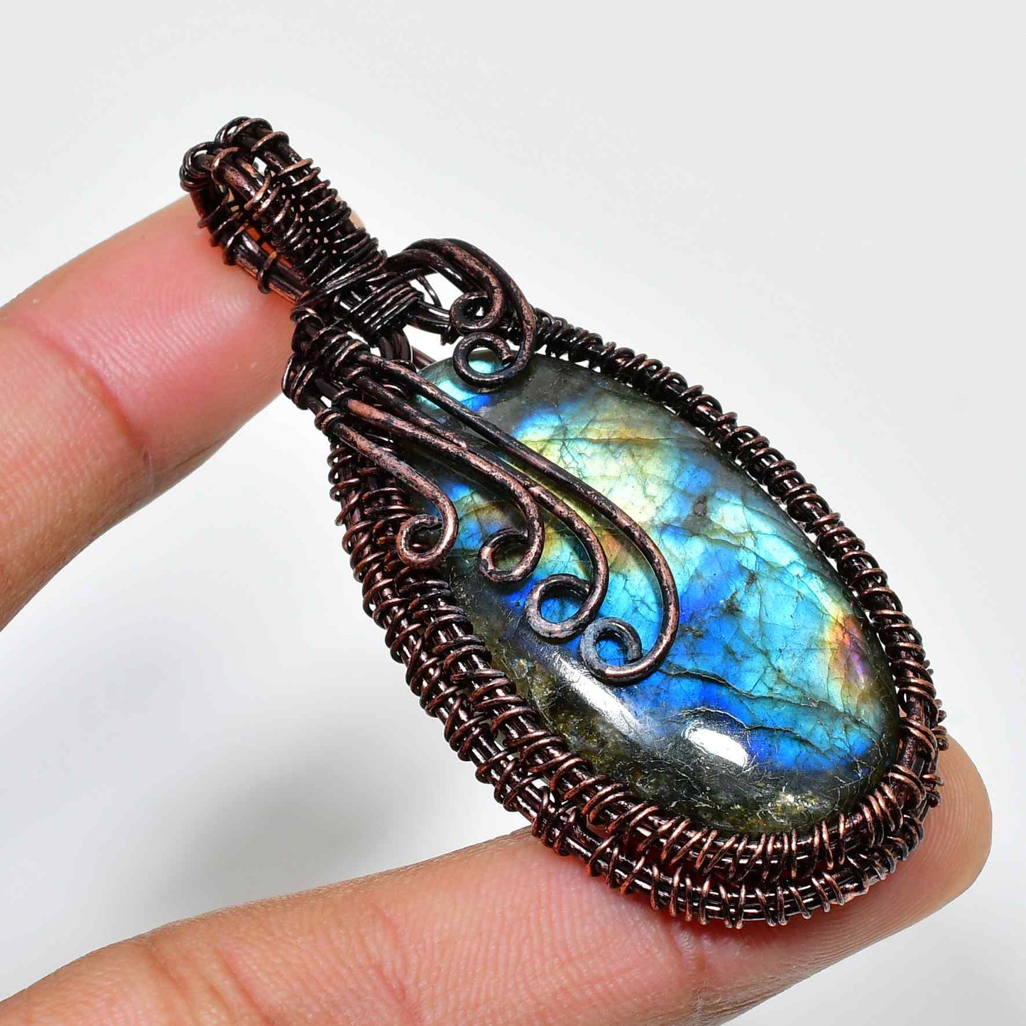 Celestial Cascade – Labradorite & Antique Bronze Pendant