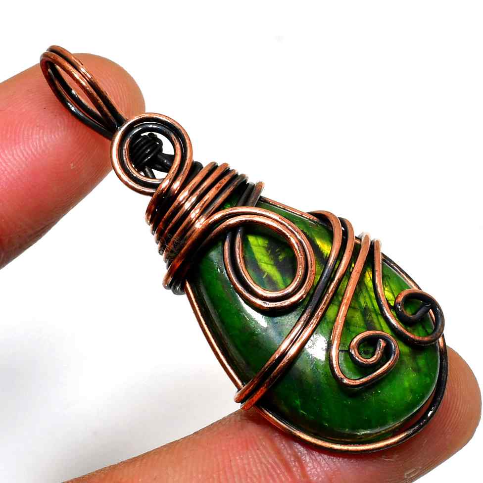 Emerald Whisper – Green Tourmaline Copper Pendant