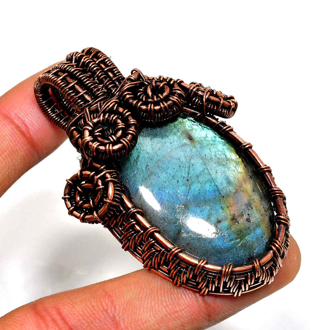 Selene’s Gleam – Labradorite Copper Pendant