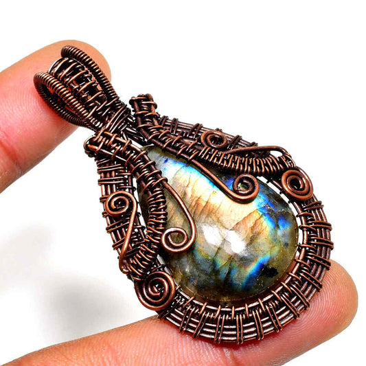 Luna’s Lumina – Labradorite Copper Pendant