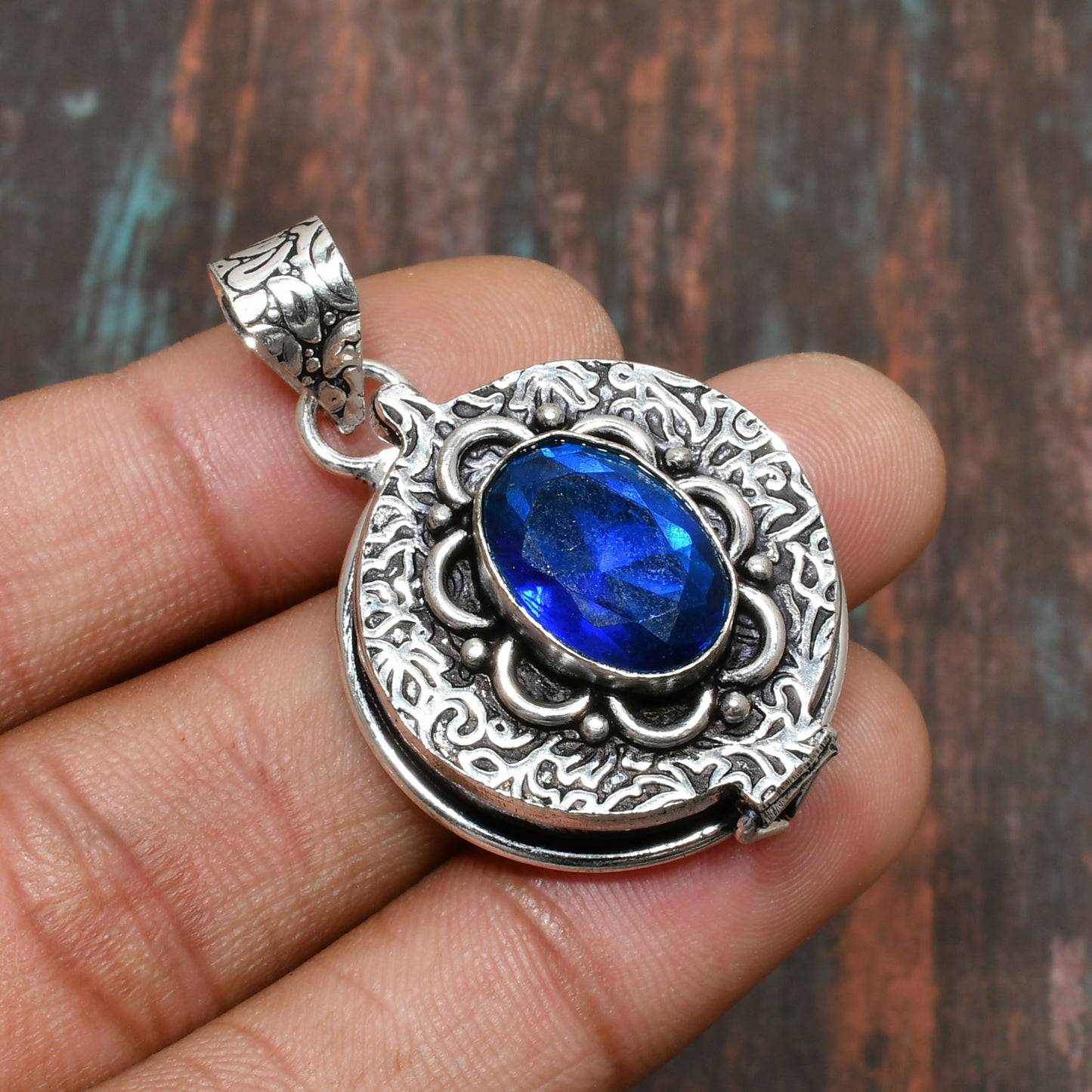 Tranquil Tide – Sterling Silver Blue Locket