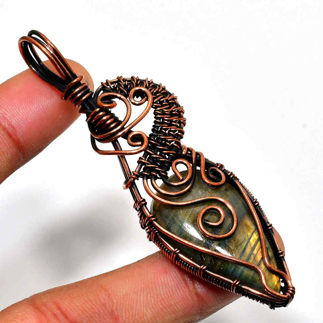Luna’s Veil – Labradorite Copper Pendant