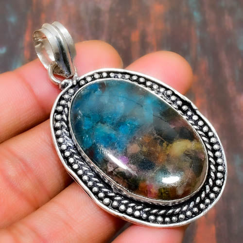 Aurora’s Shimmer – Labradorite Sterling Silver Pendant