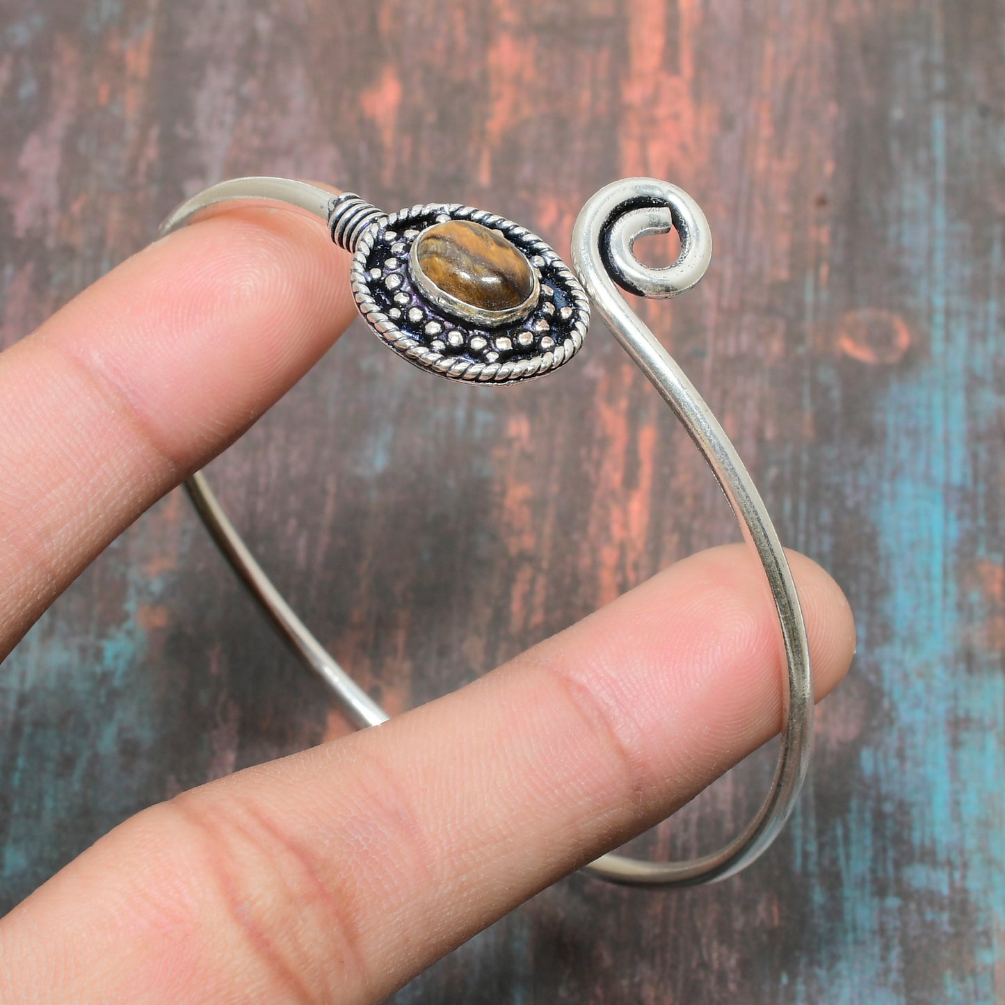 Gaia’s Gaze – Tiger’s Eye Silver Bangle