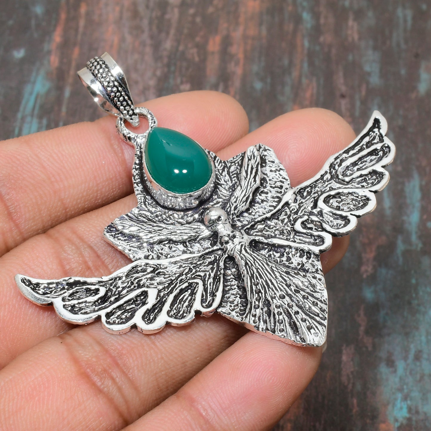 Nature’s Embrace – Green Agate & Silver Filigree Pendant