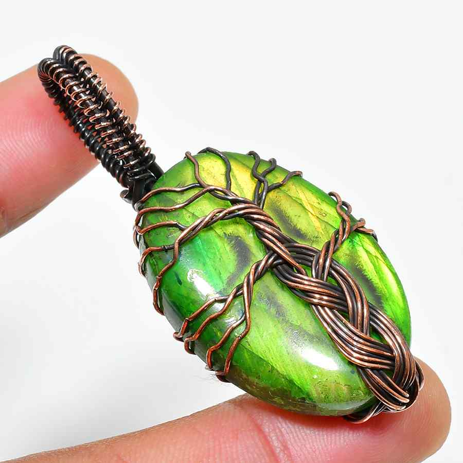 Ivy’s Embrace – Green Crystal Copper Pendant