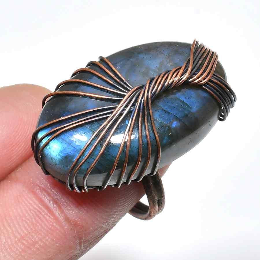 Selene’s Shield – Labradorite Copper Ring