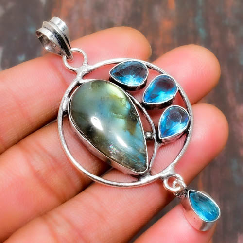 Luna’s Dream – Labradorite Dreamcatcher Pendant
