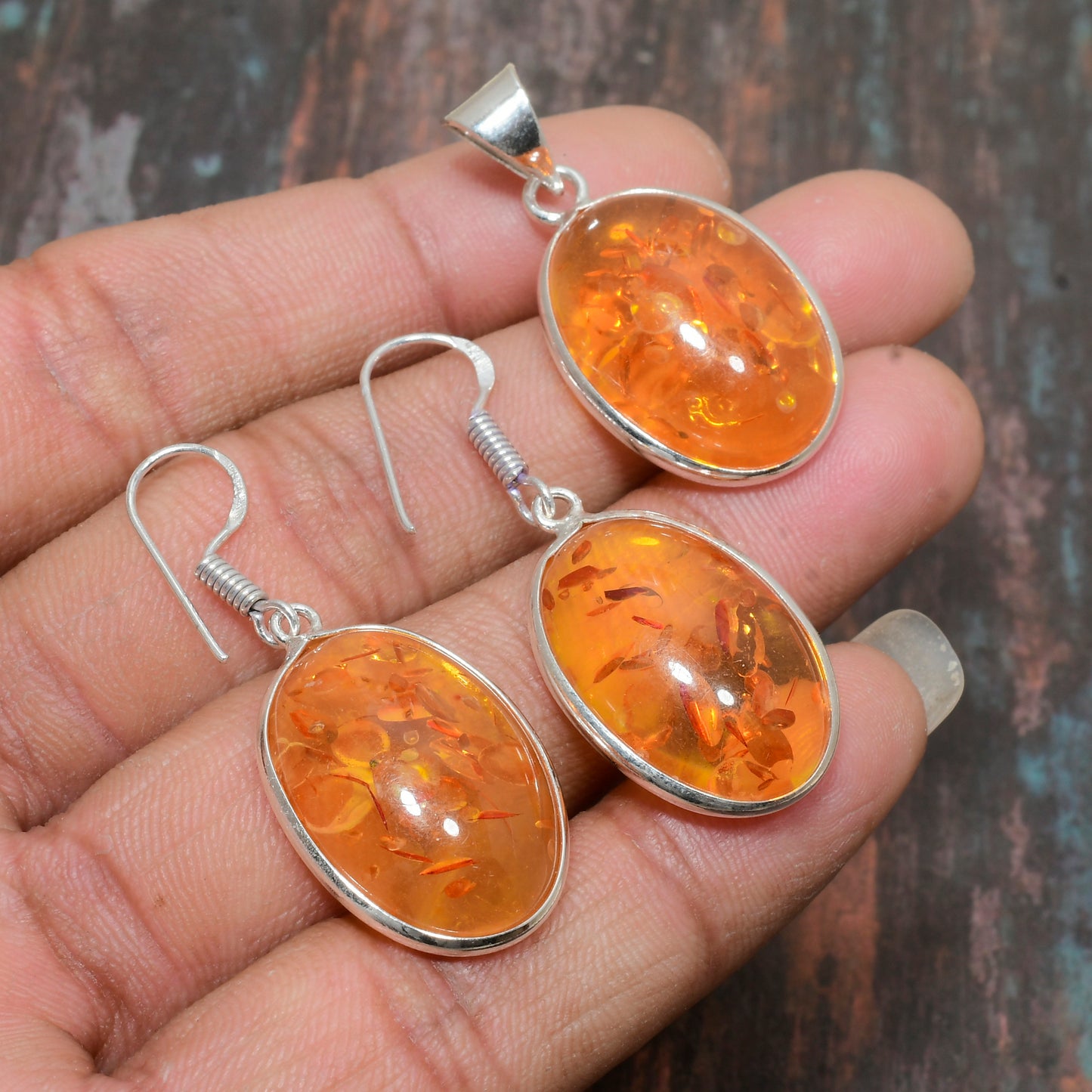 Aurora’s Ember – Amber Pendant & Earrings