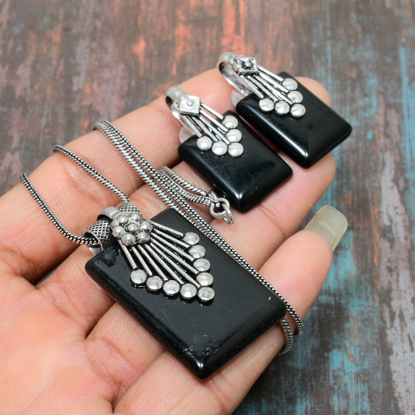 Obsidian Radiance – Black Obsidian Pendant & Silver-Accented Earrings