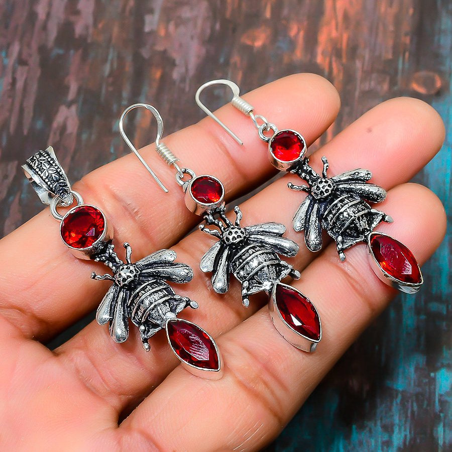 Bee Harmony – Garnet & Sterling Silver Jewelry Set