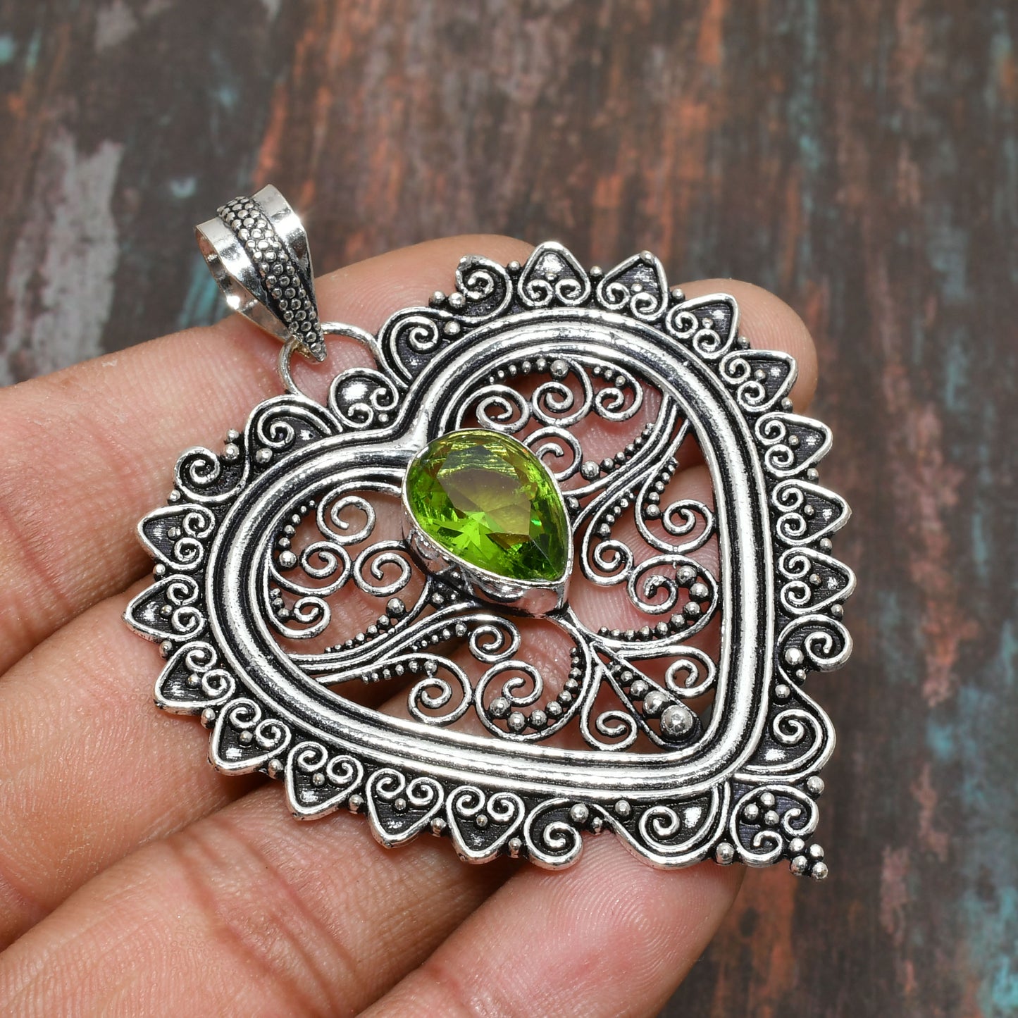 Heart of Renewal – Peridot Silver Filigree Pendant