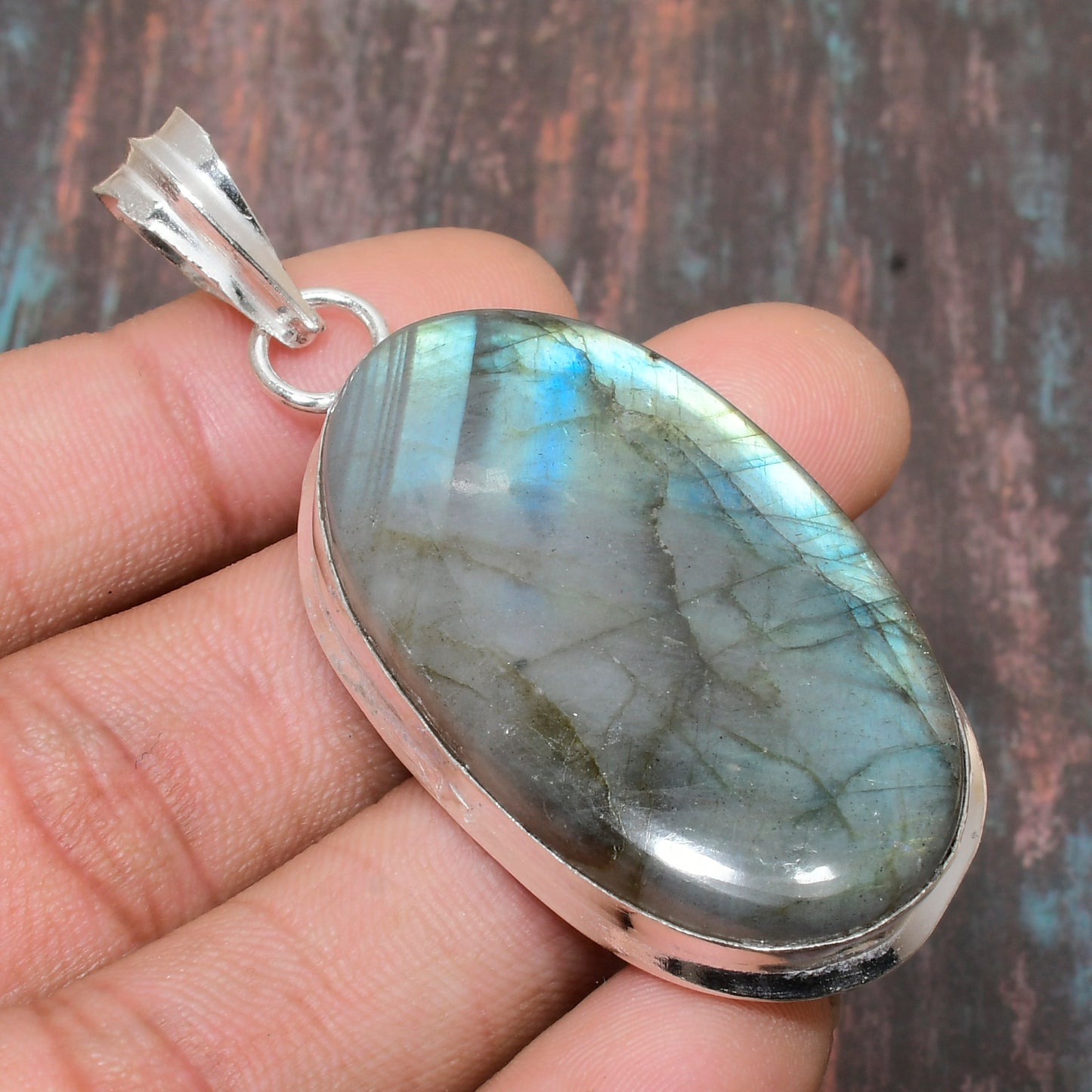Mystic Labyrinth – Silver Labradorite Pendant