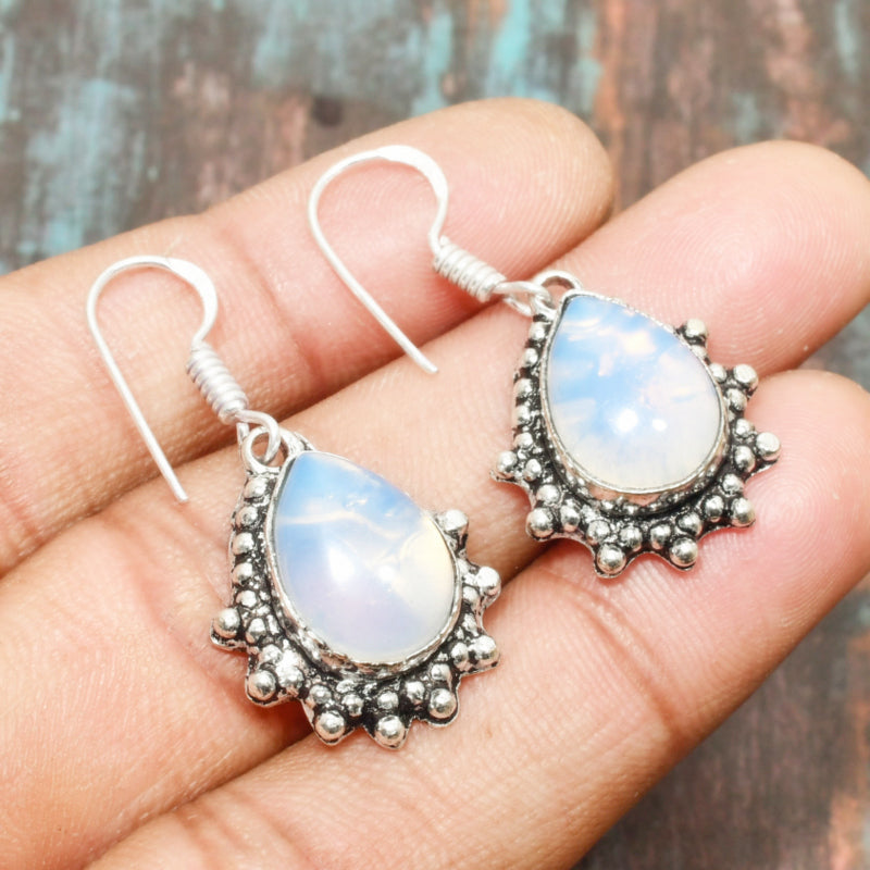Luna’s Grace – Silver Moonstone Drop Earrings