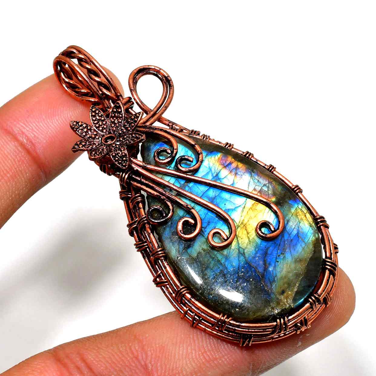 Selene’s Glow – Labradorite Copper Pendant