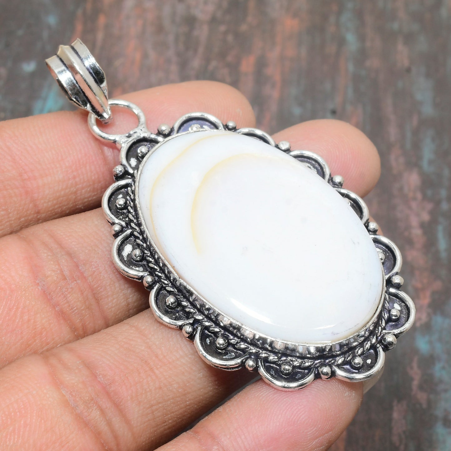 Luna’s Embrace – Sterling Silver Moonstone Pendant