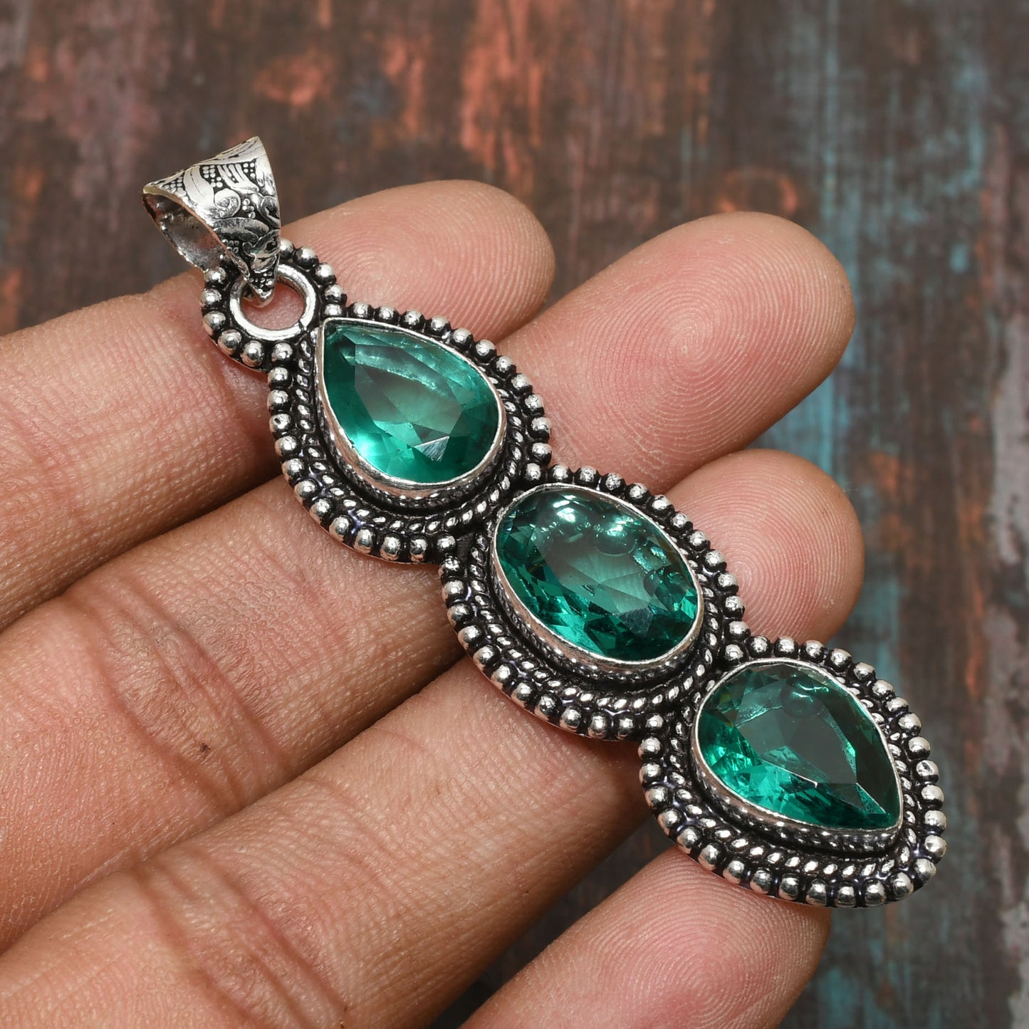 Emerald Harmony – Sterling Silver Filigree Pendant