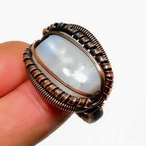 Lunar Embrace – Brass-Wrapped Moonstone Ring