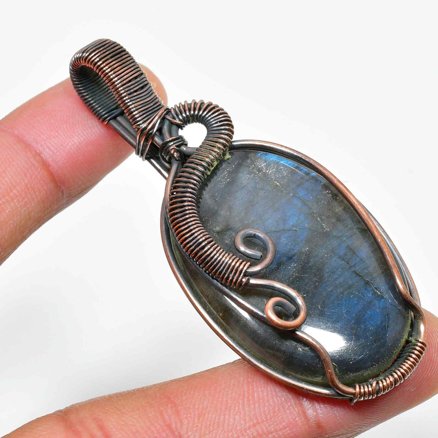 Luna’s Veil – Labradorite Copper Pendant