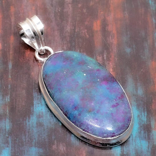 Luna’s Radiance – Celestial Opal & Silver Pendant