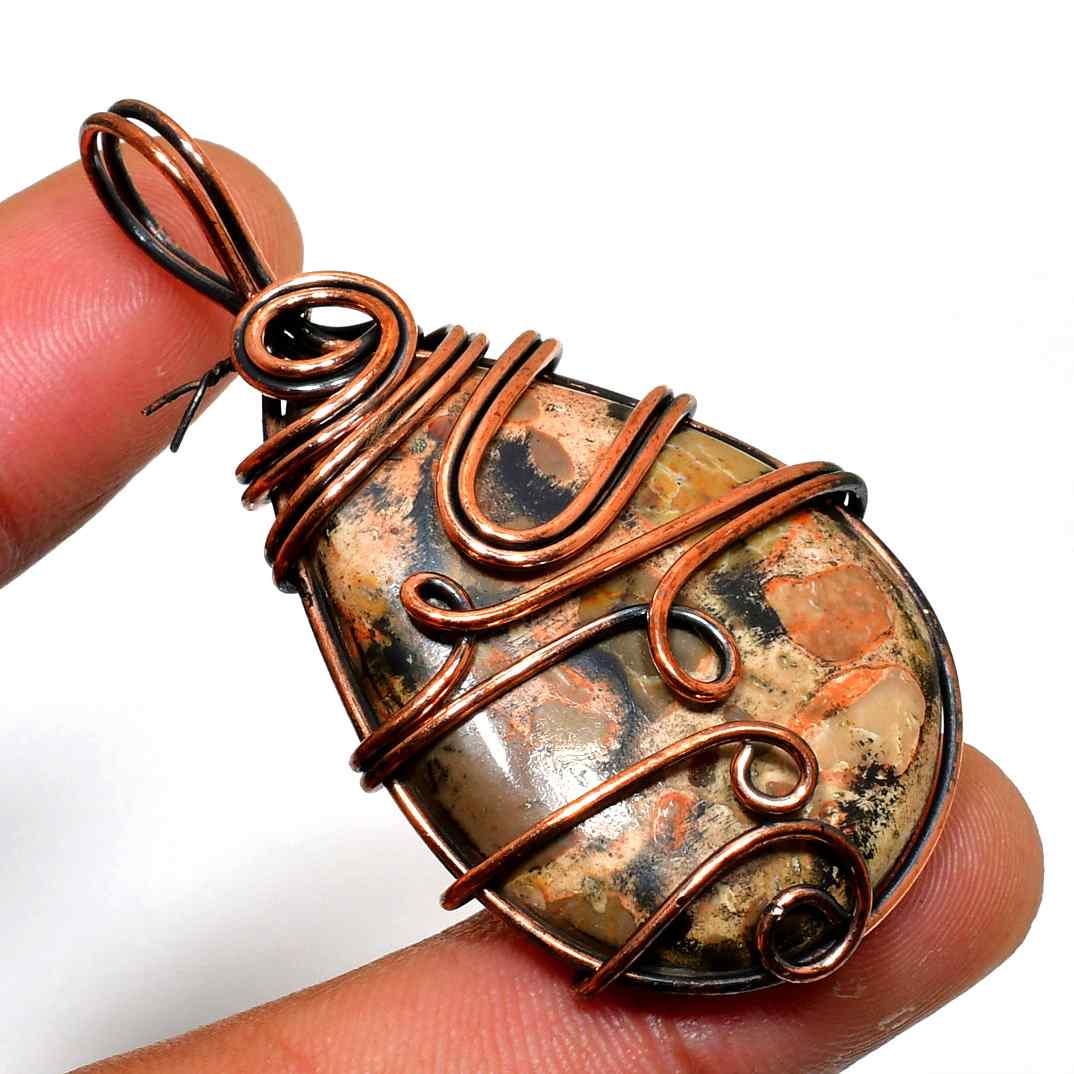 Earth’s Embrace – Copper-Wrapped Agate Pendant
