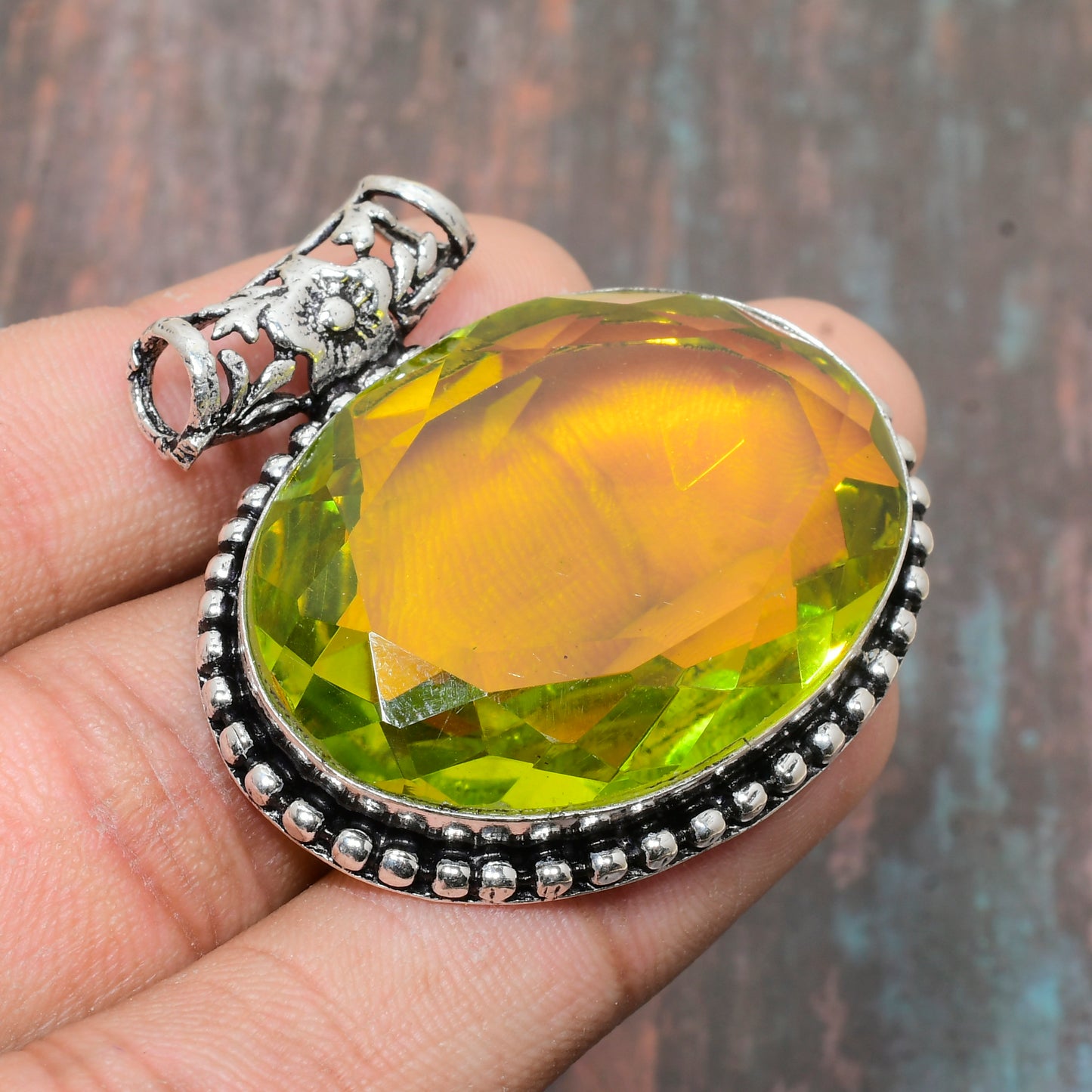 Verdant Dawn – Peridot Silver Pendant