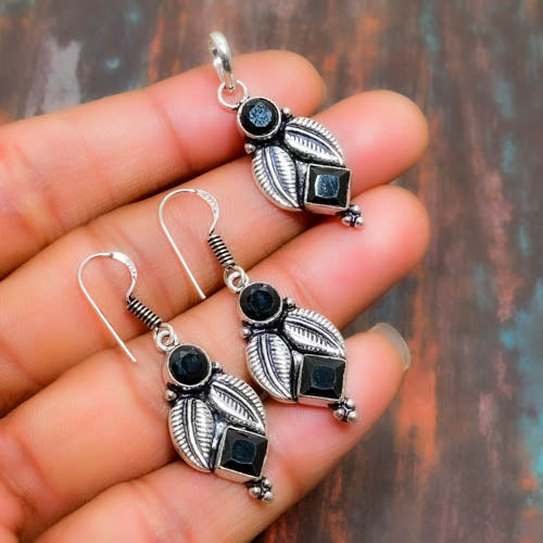 Sylvan Shield – Obsidian Leaf Jewelry Set