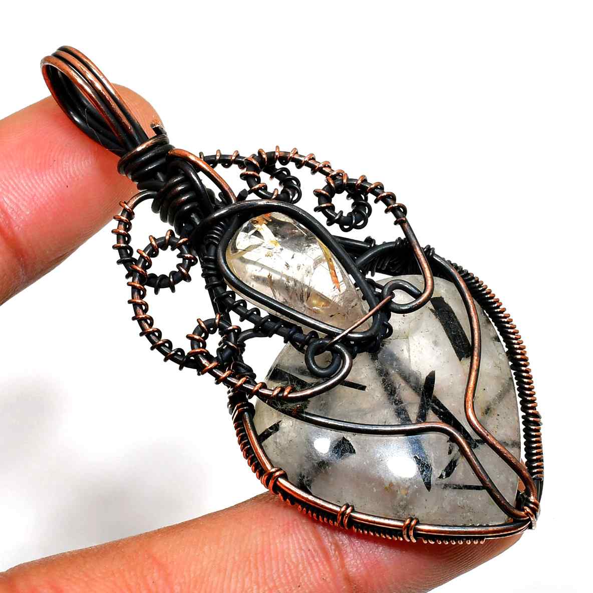 Clarity’s Embrace – Quartz Heart Pendant