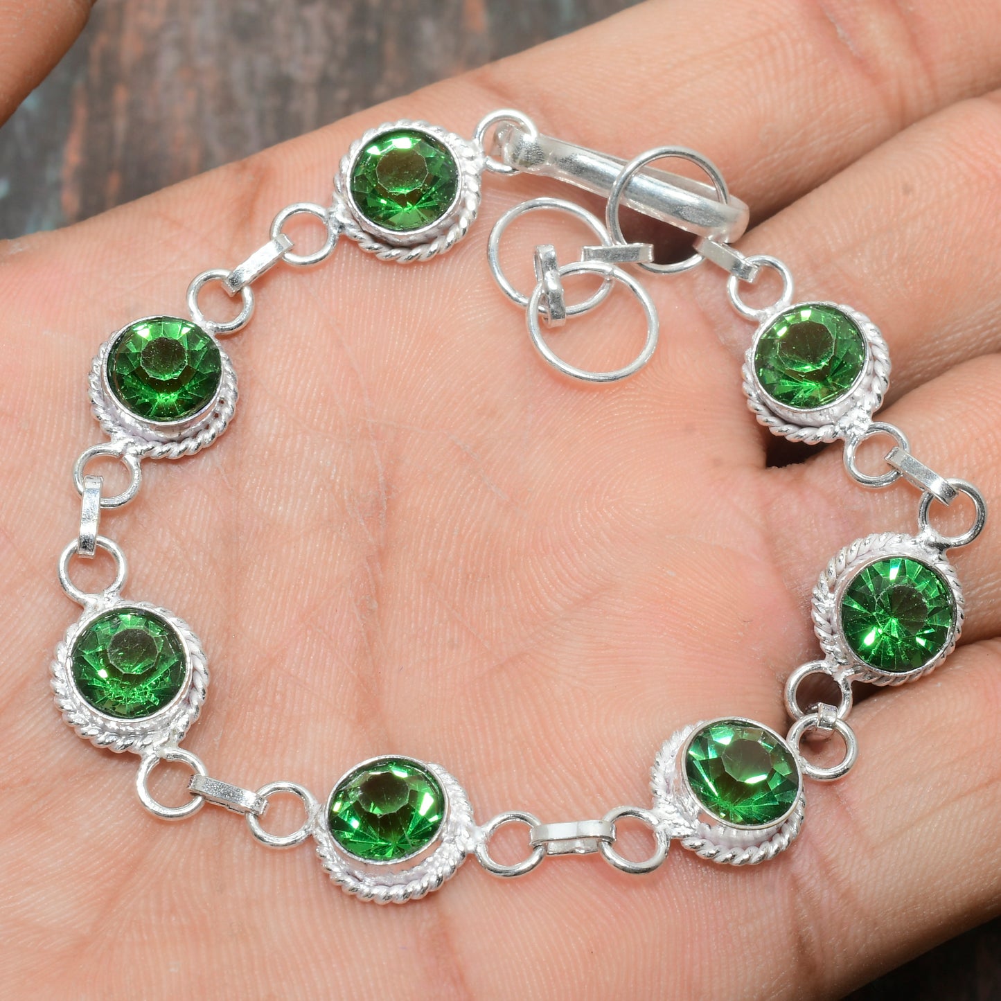 Emerald Radiance – Woven Silver Bracelet