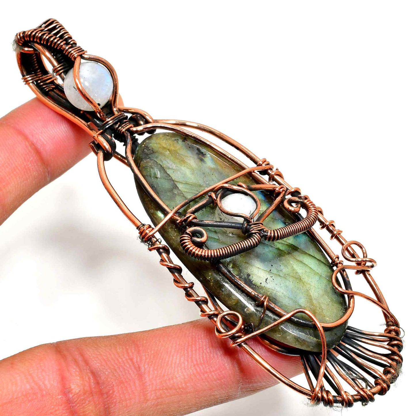 Ember’s Embrace – Handcrafted Labradorite & Copper Pendant