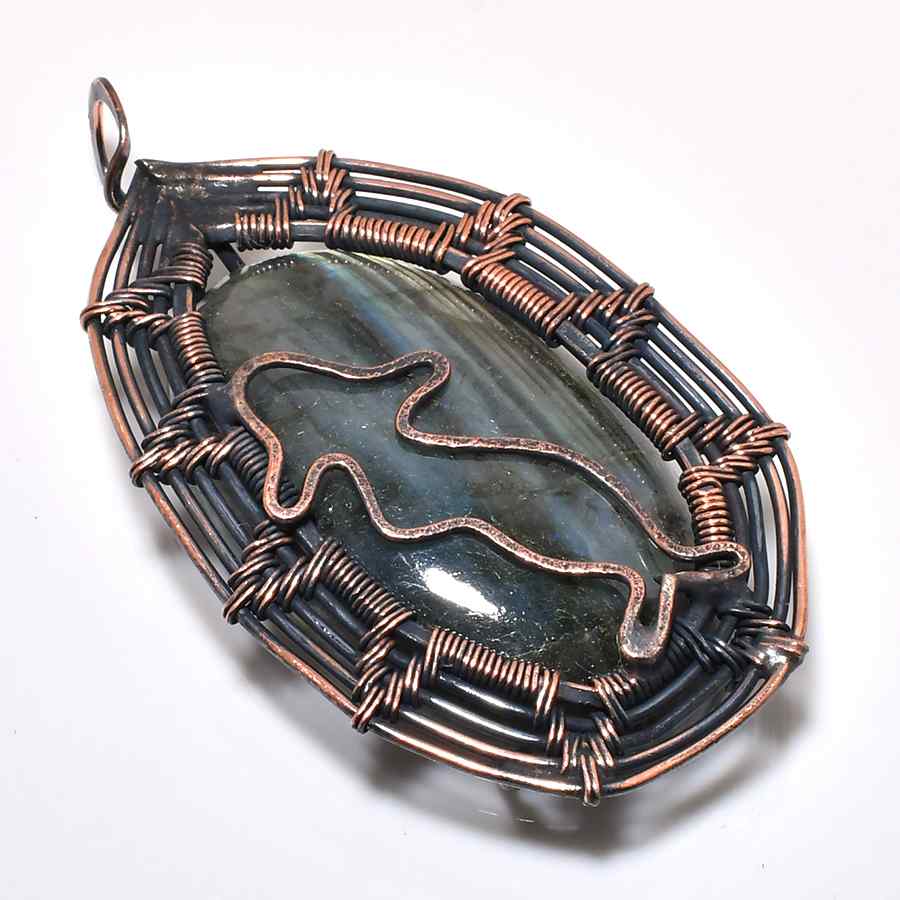 Tranquil Aura – Labradorite & Copper Pendant