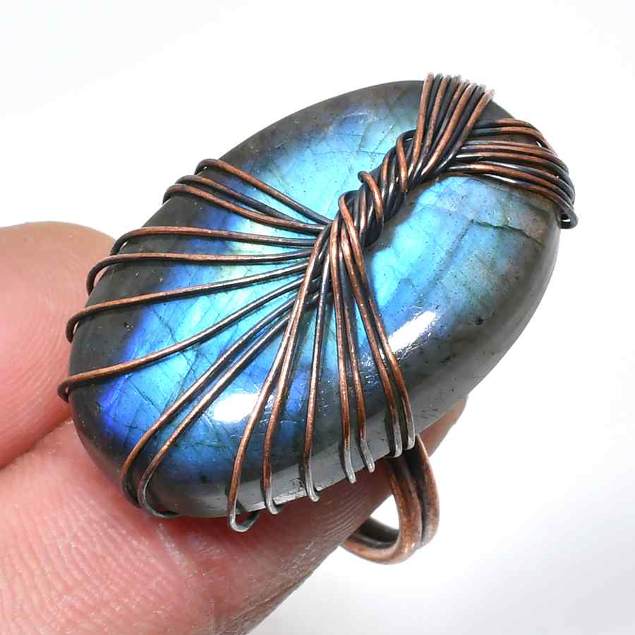 Aurora’s Awakening – Labradorite Copper Ring